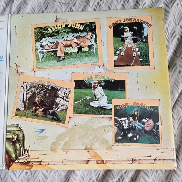 ELTON JOHN 1973 YELLOW BRICK ROAD VINYL ALBUM *LIKE NEW* - Picture 2 of 6